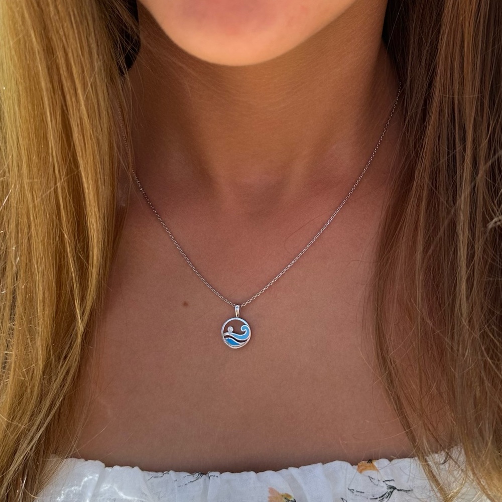 Wave and sun circle pendant necklace - Picture 2 of 8